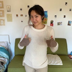 SUPER soft sweater with thumb holes